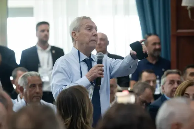 Aziz Yıldırım Hamdi Akın'a fena patladı: Otur sen lan