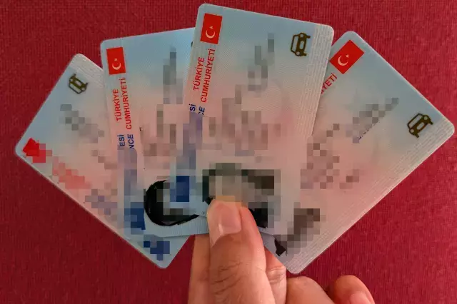 Ehliyet yenileme harcı cep yakacak! Büyük zam öncesi Nüfus Müdürlüğü'nde kuyruklar oluştu