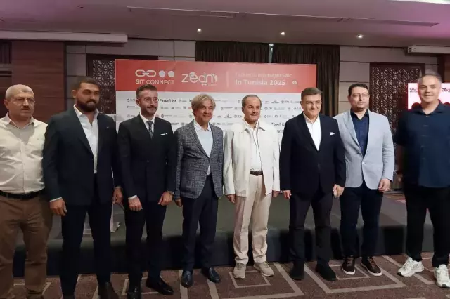 Tunus'taki Uluslararası Öğrenci Tanıtım Fuarı'na gençlerden yoğun ilgi