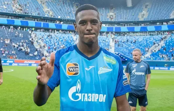 Uçaklar peş peşe kalkıyor! Süper Lig devi 4 transfer birden yapıyor