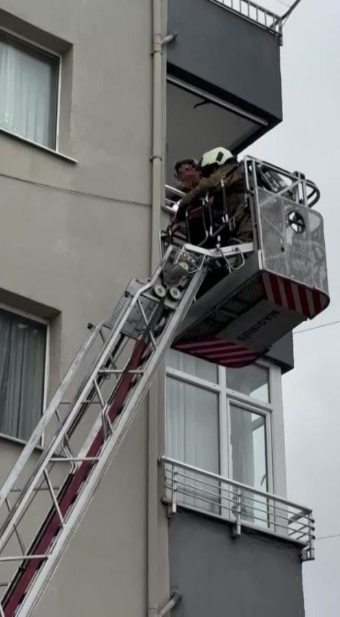 Üsküdar'da 10 katlı binada yangın çıktı