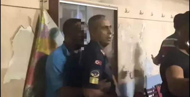 Yangın yerini karıştıran iddia! Tekme tokat dövüldü, jandarma kurtardı