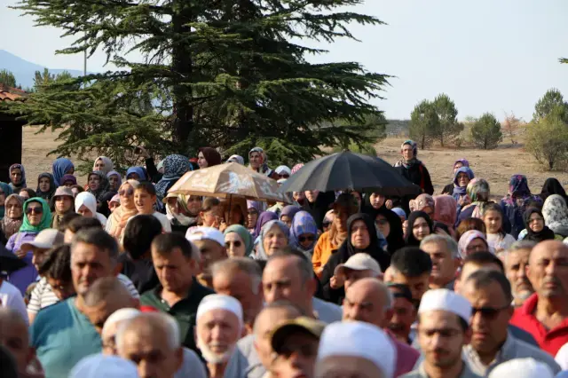 Yangınların 1 haftadır sürdüğü Karabük'te halk yağmur duasına çıktı