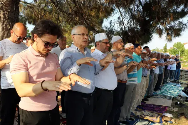 Yangınların 1 haftadır sürdüğü Karabük'te halk yağmur duasına çıktı