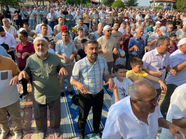 Yangınların 1 haftadır sürdüğü Karabük'te halk yağmur duasına çıktı