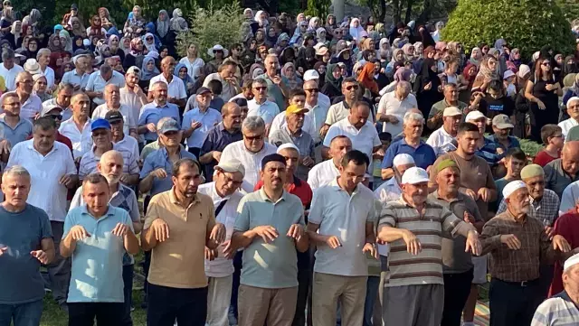 Yangınların 1 haftadır sürdüğü Karabük'te halk yağmur duasına çıktı