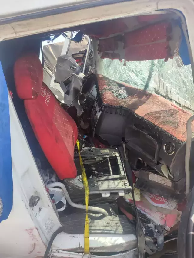 2 kardeşin kullandığı tırlar çarpıştı: 1 kişi hayatını kaybetti, 1 kişi yaralandı