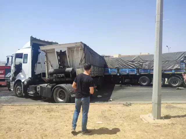 2 kardeşin kullandığı tırlar çarpıştı: 1 kişi hayatını kaybetti, 1 kişi yaralandı