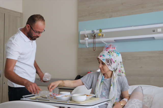 2 yaşında içtiği yağ çözücü hayatını kararttı! 70 defa ameliyat oldu