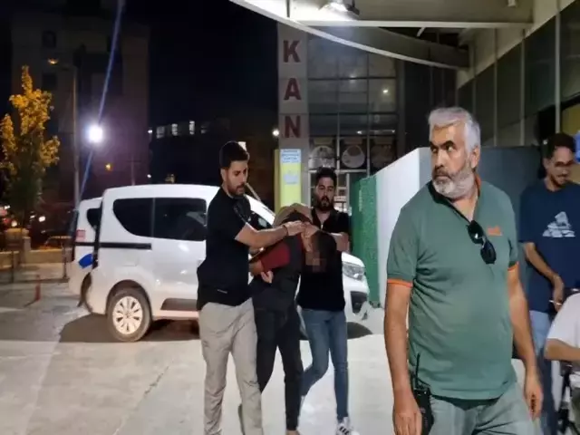 Kamera kayıtlarını izleyen polis ekipleri, mahalledeki sapığı evden aldı