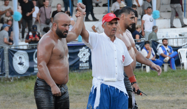 65. Kurtdereli Mehmet Pehlivan Yağlı Güreşlerinde kazanan 2 saat sonunda belli oldu