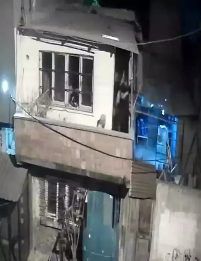 Adana'da balkondan balkona silahlı çatışma