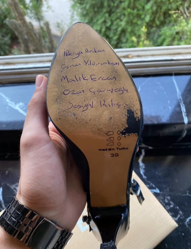 AK Parti'ye geçen Çerçioğlu kırık topuklu ayakkabıyla protesto edildi