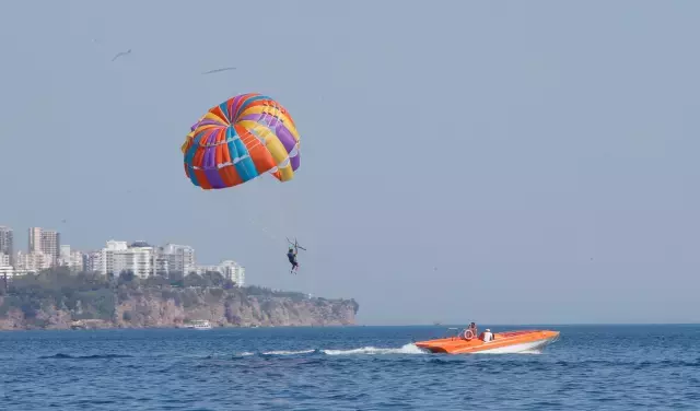 Antalya'nın deniz suyu sıcaklığı 33 dereceyle İstanbul ve Ankara'nın sıcak havasını geride bıraktı