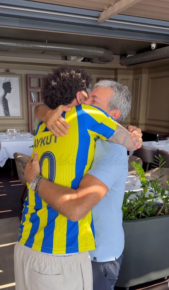 Aykut Kocaman ile buluşan Baroni gözyaşlarını tutamadı! Yanına o formayla gitti