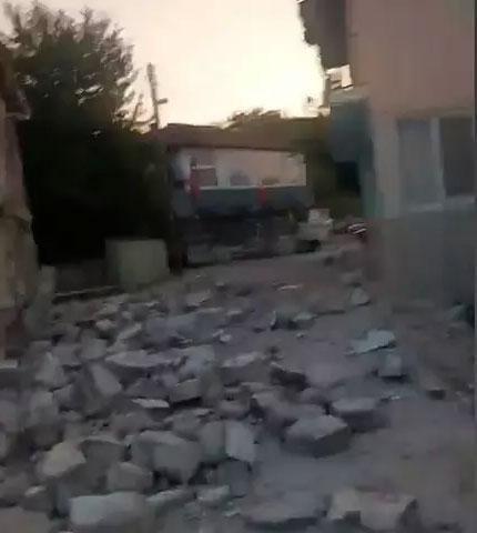 Balıkesir'de 6.1 büyüklüğündeki depremin yarattığı yıkımı çeken vatandaş: Allah'ım her yer yıkıldı!