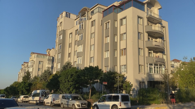 Boşanma aşamasındaki eşini vurup silahı kendi başına dayadı: 5 saatte ikna edildi