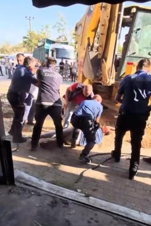 Bursa'da kafeterya yıkımında ortalık karıştı. Bir polis yaralı