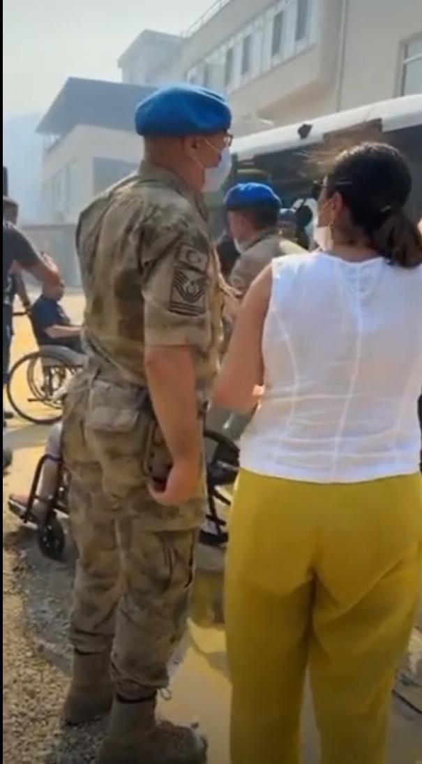 Çanakkale'de orman yangını hastaneye yaklaştı, yaşlı bakım merkezi boşaltıldı