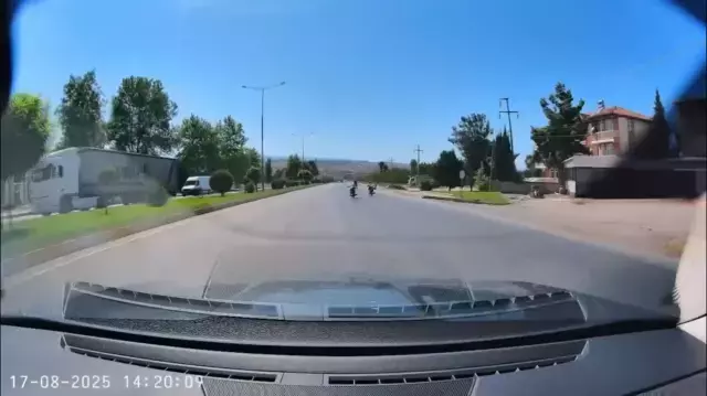 Canlarını hiçe saydılar, motosikletlerin üzerine yatarak yarıştılar