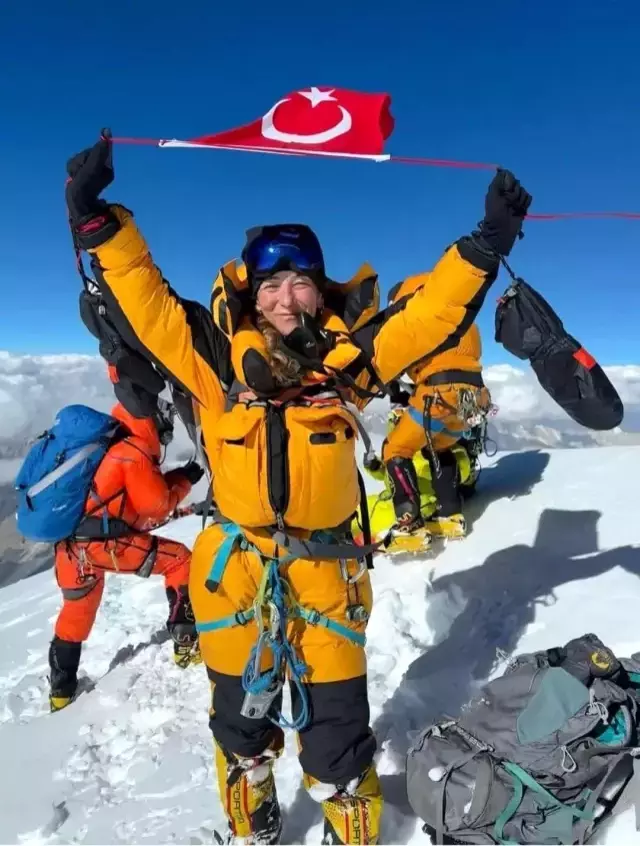 Gülnur Tumbat, K2 Dağı'na Tırmanarak Türk Bayrağını Dalgalandıran İlk Türk Kadın Dağcı Oldu