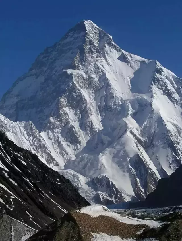 Gülnur Tumbat, K2 Dağı'na Tırmanarak Türk Bayrağını Dalgalandıran İlk Türk Kadın Dağcı Oldu