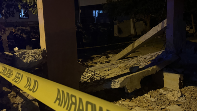 Diyarbakır'da bir evin balkonu çöktü, 2'si çocuk 5 kişi enkaz altına kaldı