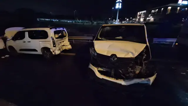 Eyüpsultan'da 16 araç birbirine girdi, yaralılar var