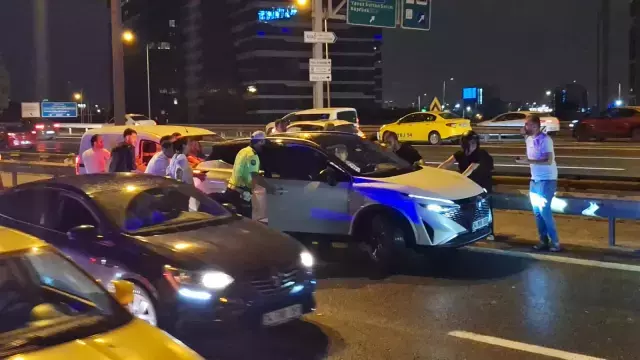 Eyüpsultan'da 16 araç birbirine girdi, yaralılar var