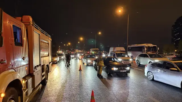 Eyüpsultan'da 16 araç birbirine girdi, yaralılar var