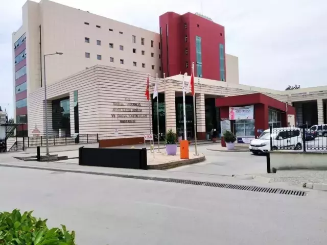 Doğuma gelen kadın, polis zoruyla kocasını kovdurdu