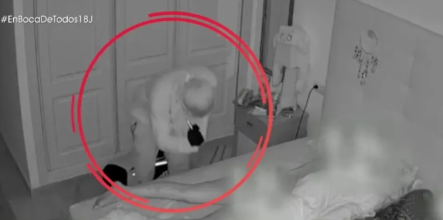 Hırsız, çıplak uyuyan kadını önce taciz etti sonra cüzdanını alıp gitti!