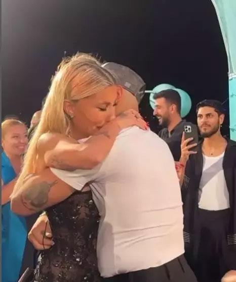 İrem Derici, katıldığı düğünde sevgilisi Melih Kunukçu'dan evlilik teklifi aldı