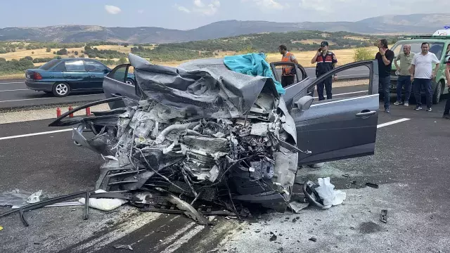 Katliam gibi kaza: Anne-baba ve 2 aylık bebekleri öldü, kızları ağır yaralı