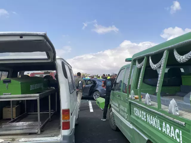 Katliam gibi kaza: Anne-baba ve 2 aylık bebekleri öldü, kızları ağır yaralı