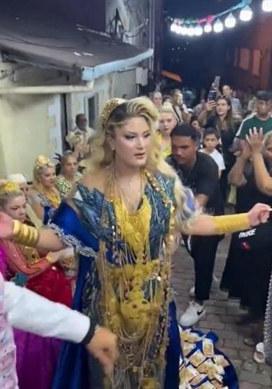 Kobra Murat'ın kızına takı şöleni! Altınlar havada uçuştu, dövizlerden şemsiye yapıldı