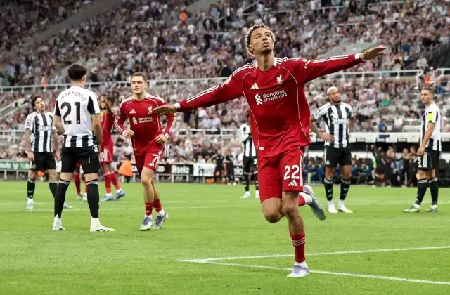 İşte Premier Lig bu! Liverpool'a maçı 16 yaşındaki yıldız kazandırdı