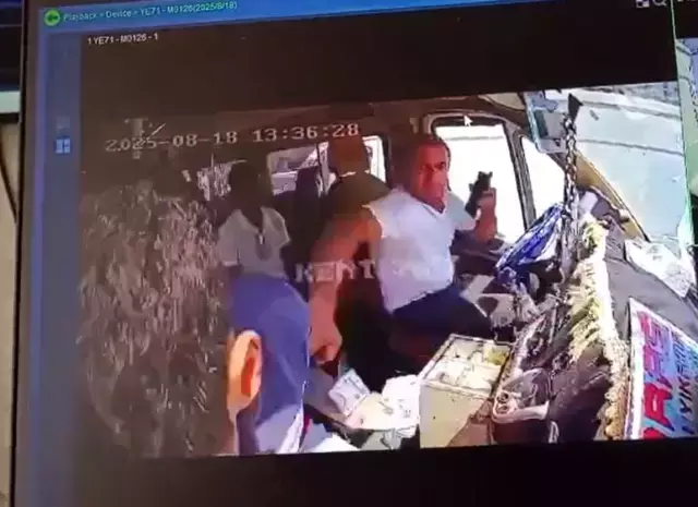 Minibüste kapkaç: Araç kırmızı ışıkta durunca paraları alıp kaçtı