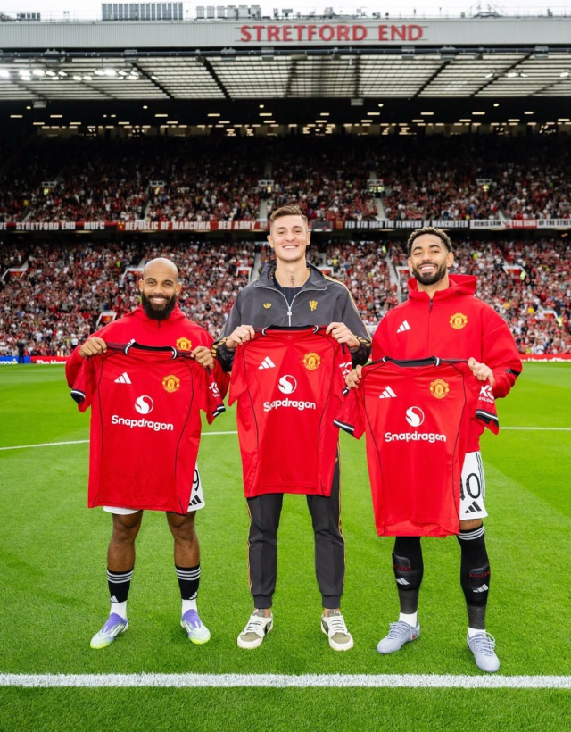 Osimhen'e 75 milyon euro vermeyen Manchester United, Sesko için servet ödedi