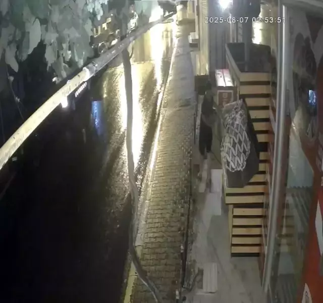 Bir garip hırsızlık! Markete her gece aynı saatte gelip rahat rahat alıp gidiyor