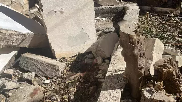 Tadilatını yaptığı evde göçük altında kaldı