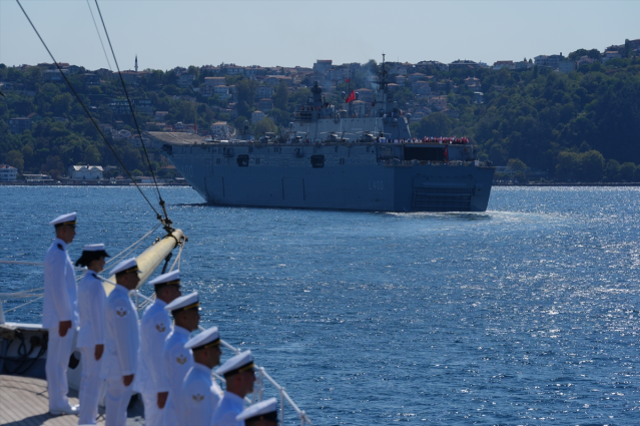 TCG Anadolu'nun Geçiş Töreni İstanbul Boğazı'nda Yapıldı