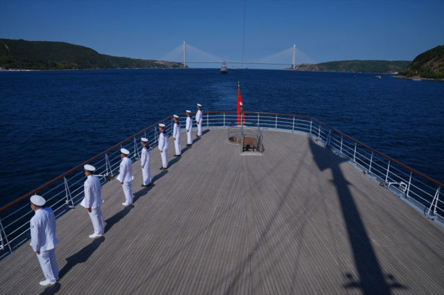 TCG Anadolu'nun Geçiş Töreni İstanbul Boğazı'nda Yapıldı
