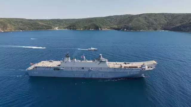 TCG Anadolu'nun Geçiş Töreni İstanbul Boğazı'nda Yapıldı