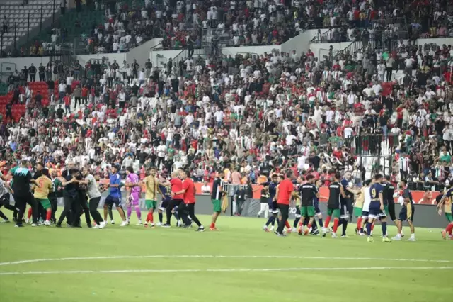 Tekmeler yumruklar havada uçuştu! Amedspor-Erzurumspor maçı sonrası ortalık savaş alanına döndü