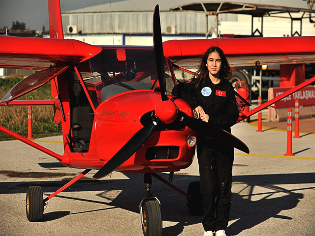 Türkiye'nin en genç pilot adayı Defne, TIME'ın 'Yılın Kızları' listesinde