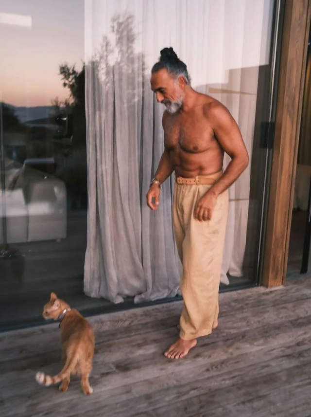 Muhteşem Yüzyıl'ın Sümbül Ağa'sı gençlere taş çıkarttı