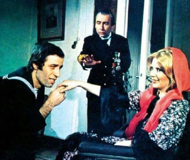 Yeşilçam'ın 'sarışın güzeli' olarak hafızalara kazınan Hale Soygazi'nin son hali şaşırtıyor