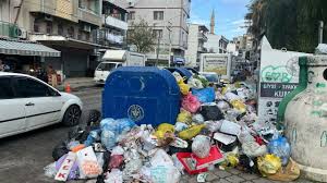 İzmir’de Grev Krizi Büyüyor! Önce Kuyruklar, Şimdi Çöp Yığınları…