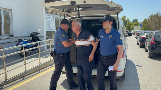 Adana'da Emekli Hakim, Otobüste Kadın Gözlemleme İddiasıyla Gözaltına Alındı